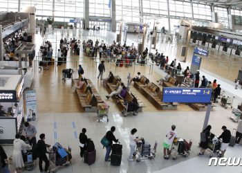 해외서 백신 맞은 재외국민…7월부터 국내 입국 때 ‘격리 면제’