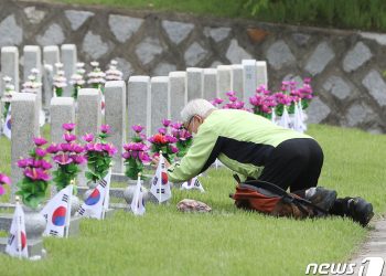 “대한민국 내우외환 위기”..현충일에 정권교체 의지 다진 野