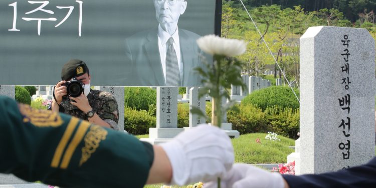 6·25 영웅 백선엽 장군 1주기…野 “정부, 추모행사도 없어”
