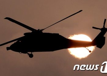 軍헬기에 민간인 태우고 경로 바꾼 특전사령관