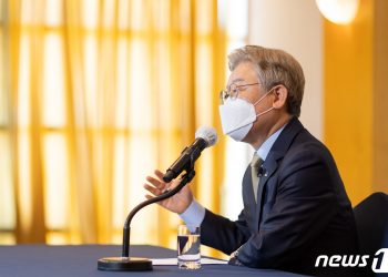 野, ‘美점령군’ 이재명 맹폭…윤석열 “역사 왜곡 용납 못해”