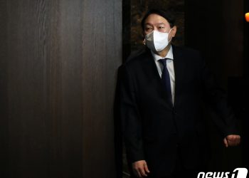 靑·윤석열, 원전수사 ‘진실’ 공방…”만능아냐”vs”겪은 일 맞다”