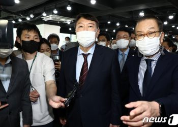 윤석열 국민의힘 입당, 뚜렷해진 ‘친문 대 반문’ 대선 구도