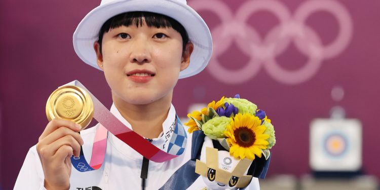 [올림픽] ‘활·총·칼’ 동반 활약…안산, 대회 첫 3관왕 영예