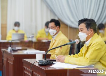 “백신접종 중국인 ‘격리면제’, 한국인 ‘3주 격리’?…굴욕적”