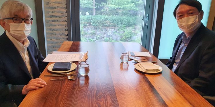 윤석열, ‘진보원로’ 최장집 만나 “정권교체 안 되면 ‘개악꾼’ 판친다 확신”