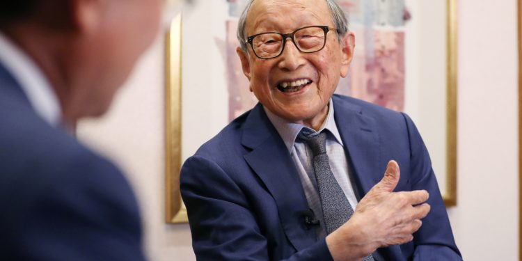 102세 김형석 교수 “인생 화양연화는 ’60세’…가족도 나라도 사랑하세요”