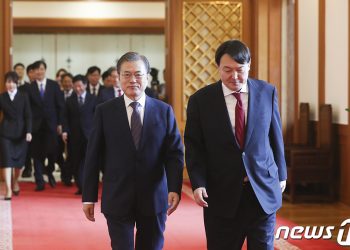 윤석열 “같이 물러나면 징계 않겠다 압박…대통령 뜻으로 봐야”