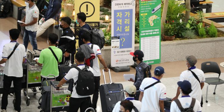 해외 자가격리 면제, 델타 변이 확산세에 우려감 고조