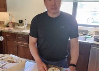 최태원 회장 멍 때리는 까치머리 사진 인터넷 초토화