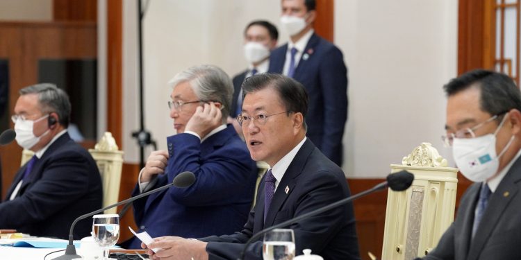 靑, ‘文 댓글로 월성원전 폐쇄 시작’ 보도에 “재판중 언급 부적절”