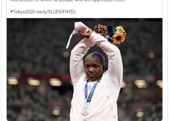 시상대서 ‘X’자 만든 미국 선수 실격 위기