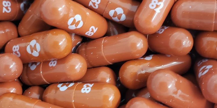 ‘먹는 코로나 치료제’ 임상3상 효과 11월초 나온다