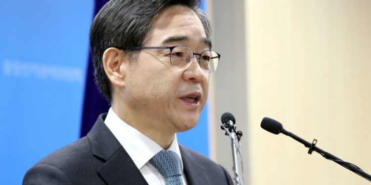 “권순일, 일안했다면 ‘사후수뢰죄’· 했다면 ‘변호사법 위반’ 의혹”