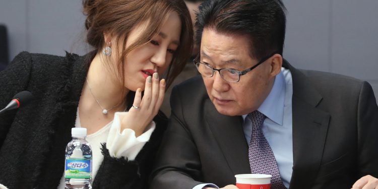 ‘제보 사주→기밀 유출’ 확전…’박지원 게이트’로 판 흔들기