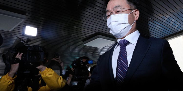 ‘화천대유’ 김만배 12시간 조사…”의혹 해소 위해 수사 적극 협조”