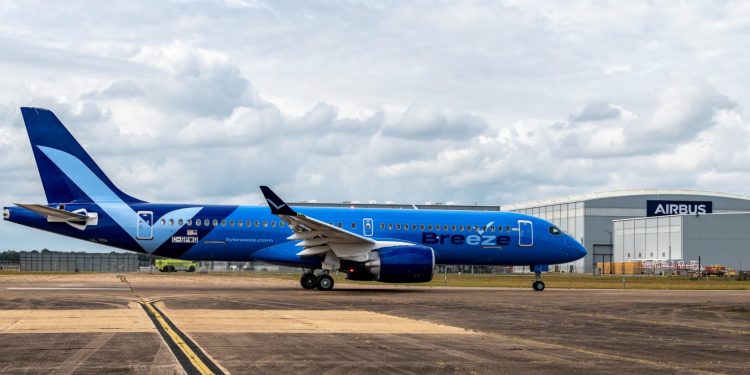 브리즈 에어웨이즈, 모빌에서 만든 A220 공개