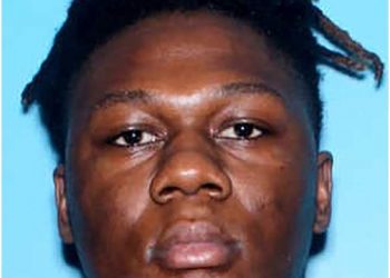 고교 미식축구 경기장 총격범 3번째 용의자 공개수배