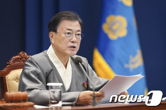 文대통령, 대장동 철저 수사 지시…檢, 김만배 영장·경찰과 핫라인도
