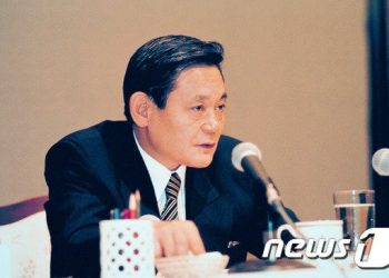 ‘반도체 신화’ 쓴 故 이건희 삼성전자 회장 오늘 1주기