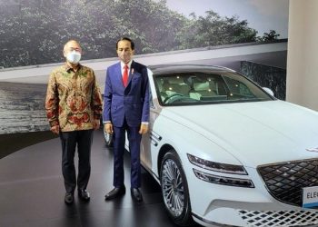 정의선 “유럽서 전기차 판매 확대할 것…車반도체, 내년 완화 예상”