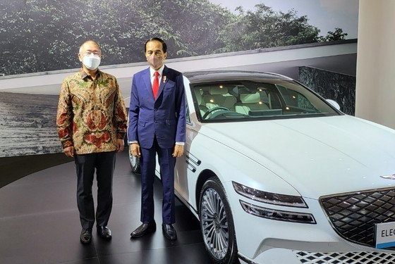 정의선 “유럽서 전기차 판매 확대할 것…車반도체, 내년 완화 예상”