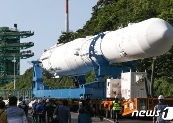 靑 “국산 우주로켓 ‘누리호’ 자긍심…발사 실패해도 귀중한 경험”