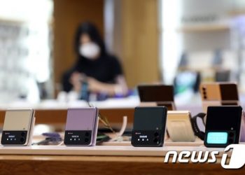 재고 동난 스마트폰 시장, 반도체 수급난 심각…”마이너스 1000만대”