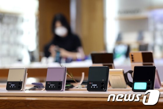 재고 동난 스마트폰 시장, 반도체 수급난 심각…”마이너스 1000만대”