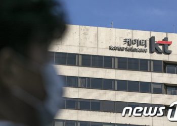 37분간 ‘통신 암흑’…KT “디도스 아닌 네트워크 경로설정 오류탓”(종합)