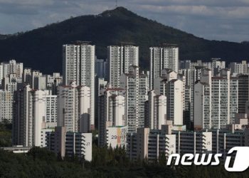 오름세 주춤한 서울 집값, 안정 국면까지 이어질까