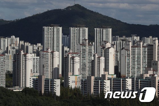 오름세 주춤한 서울 집값, 안정 국면까지 이어질까