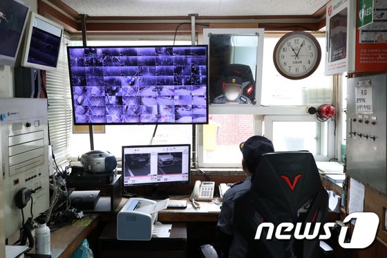 아파트 경비원에 주차·택배배달 시키면 ‘1000만원 과태료’