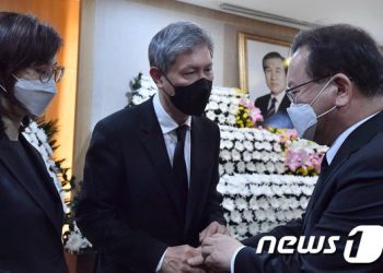 노태우 빈소 찾은 김총리 “국가장 결정, 현대사 굴곡 한 단계 넘어가는 일”