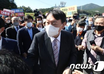 “망발” “아무말 대잔치” 尹 ‘전두환 두둔’ 논란에 與野 일제 비판