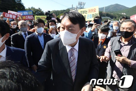 “망발” “아무말 대잔치” 尹 ‘전두환 두둔’ 논란에 與野 일제 비판