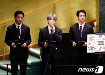 [국감현장] ‘열정페이 논란’ BTS의 7억원…”행정절차에 따라 지급”