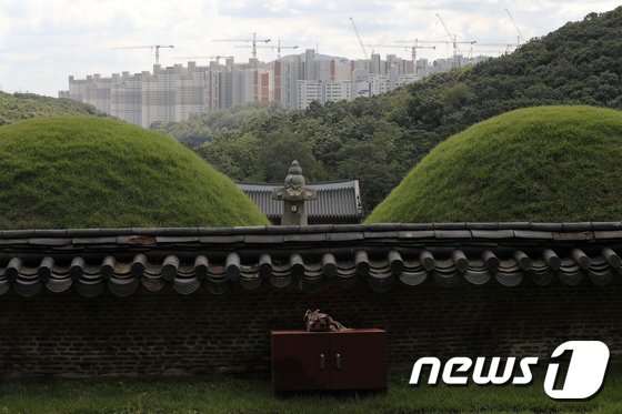 ‘높이’ 개선 방안 나오나?…문화재위, 김포 장릉 앞 아파트 안건 심의