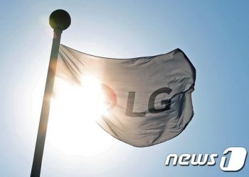 ‘분기 최대 매출’ LG전자…프리미엄 제품으로 불확실성 뚫는다