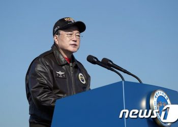 北 SLBM 쏜 다음날 또 ‘평화’ 얘기한 문대통령…종전선언 진전인가