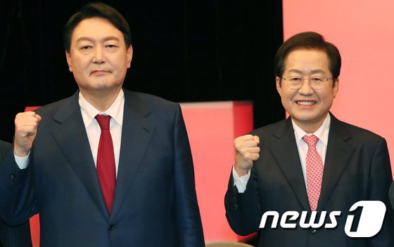 洪-尹 설전 임시 휴전…”이재명, 특권층 편입” 한목소리로 공격(종합)
