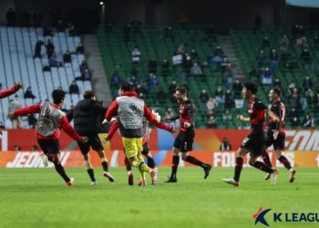 포항, 승부차기 끝 울산 꺾고 ACL 결승행…12년 만에 우승 도전
