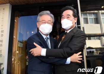 이재명, 18일만에 ‘원팀’ 완성…경선 5인방 전원 합류