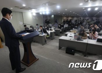 ‘KT 먹통’ 작업자는 새벽에 할일을 대낮에…관리자는 자리도 비웠다
