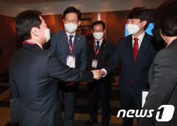 이준석 “안철수와 결별해야 대통령 당선, 손 잡으면 생고생”