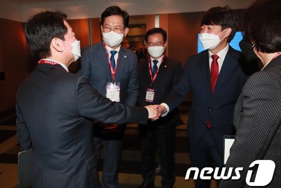 이준석 “안철수와 결별해야 대통령 당선, 손 잡으면 생고생”