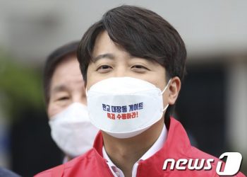 안철수 “놈놈놈 대선, 한탄 나와”…이준석 “국민 보기엔 安도 ‘그놈'”