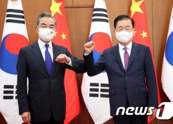 정의용, 로마서 中왕이와 회담…’종전선언’ 논의 가능성