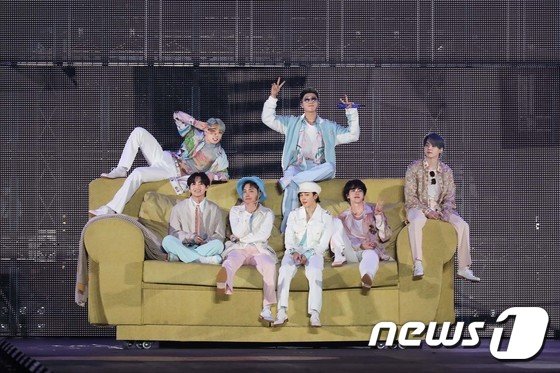 BTS, 사상 첫 ‘아메리칸 뮤직어워즈’ 올해의 아티스트상 후보 지명