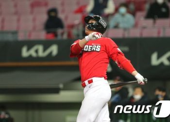 ‘최정 3G 연속 홈런’ SSG, 2연패 끊고 5위로…4위 두산과 1G 차(종합)